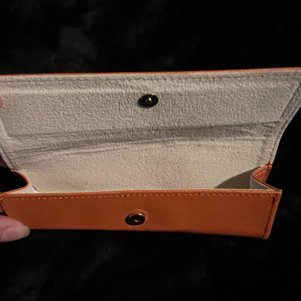 Tory Burch eyeglasses case - Picture 4 of 4